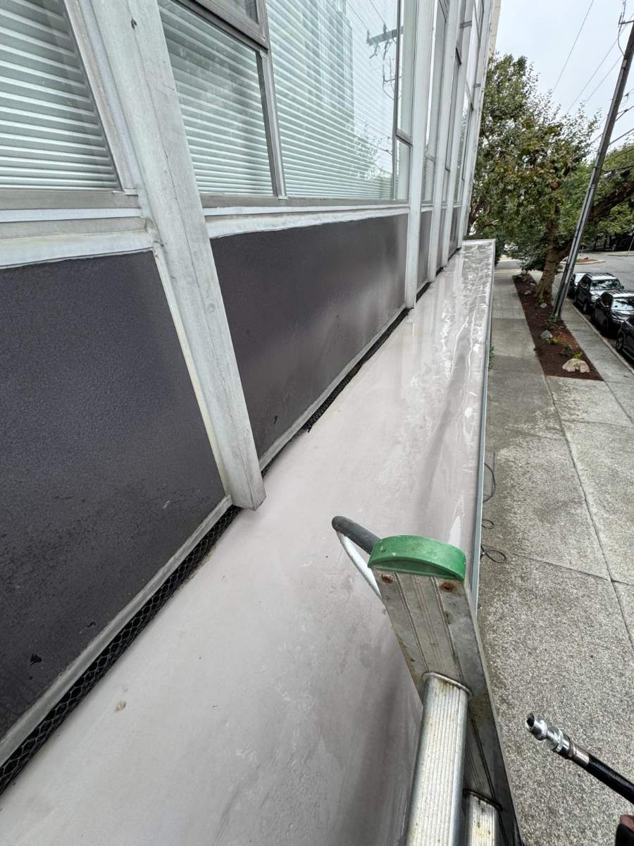 Same concrete flat surface cleaned and uniform after service